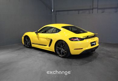 Porsche Cayman T 2022 Amarelo Racing